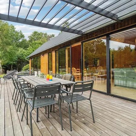 Beautiful In With Outdoor Swimming Pool